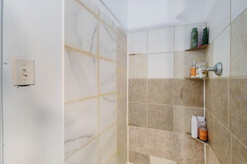 1608 Bank St, Kalamazoo MI 49001-2909 exterior