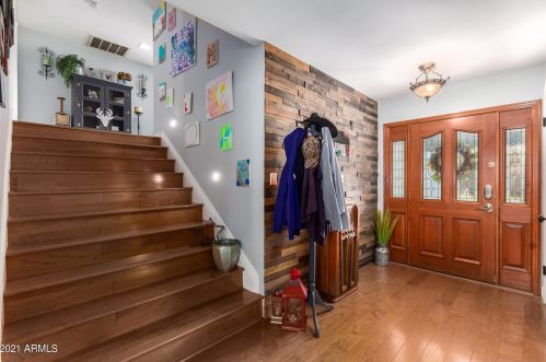 2464 Crocus Dr, Phoenix AZ 85053-5416 exterior