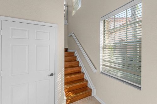 8050 Aberdeen Dr, Boynton Beach, FL 33472-2915