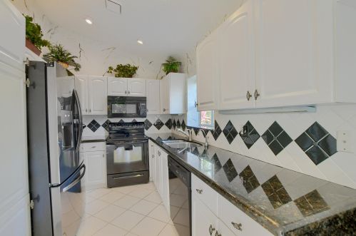 6130 Greenspointe Dr, Boynton Beach FL 33437-4914 exterior