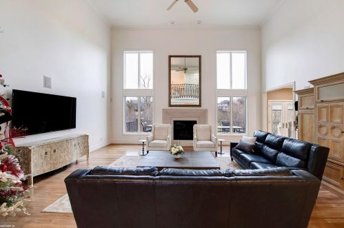 1140 Autumnview Dr, Rochester MI 48307-6060 exterior