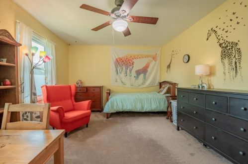 1049 Cedar Crst Dr, Bull Valley IL 60014-6931 exterior