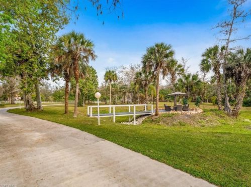 2550 16 Ave, Naples FL 34120-5492 exterior