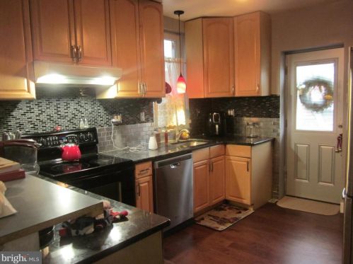 6218 Erdrick St, Philadelphia PA 19135-3504 exterior