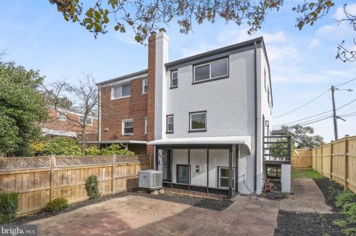 10 Taylor Run Pkwy, Alexandria VA 22314-4978 exterior