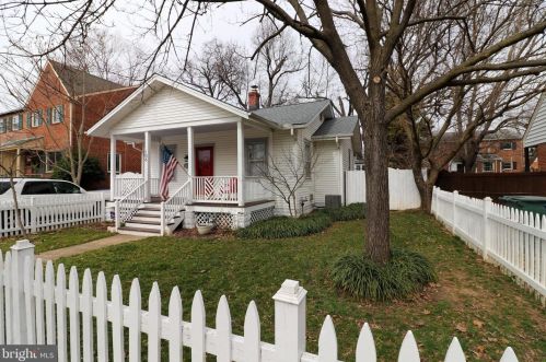 106 Spring St, Alexandria VA  22301-2136 exterior