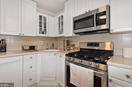 11837 Enid Dr, Rockville MD 20854-3454 exterior