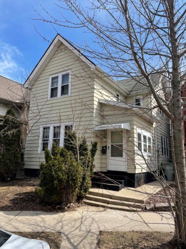 1450 Franklin Pl, Milwaukee, WI 53202-2210