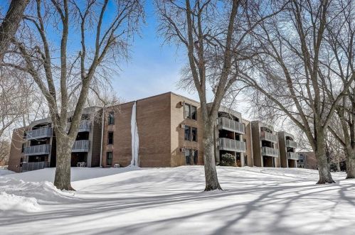 2800 Hamline Ave, Saint Paul MN  55113-7123 exterior