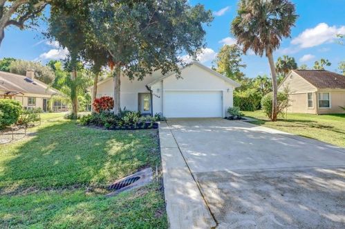 1364 Cypress Woods Dr, Naples, FL 34103-3867