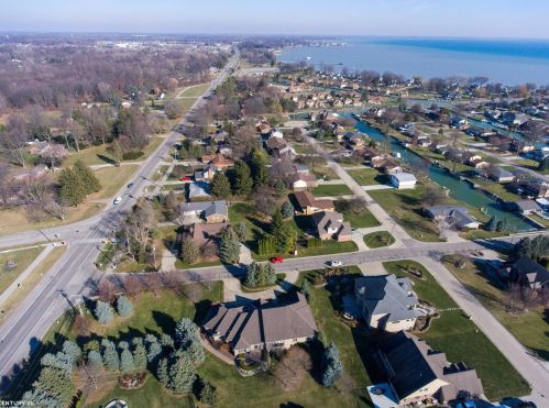 33654 Lotties Dr, New Baltimore MI 48047-2378 exterior