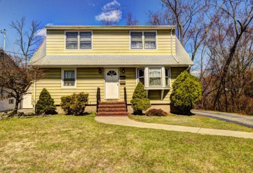 8 Poplar St, Bloomingdale, NJ 07403-1813