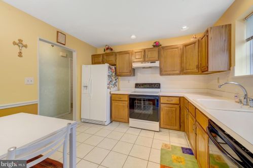 311 Wagon Wheel Cir, Columbus NJ exterior