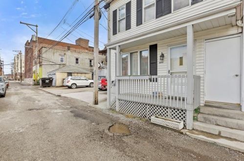 2013 E, Pittsburgh PA 15209-1809 exterior