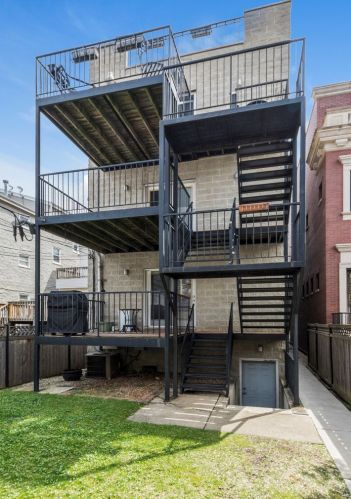 3928 Greenview Ave, Chicago IL 60613-2505 exterior