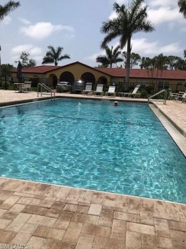 1087 Forest Lakes Dr, Naples FL 34105-2297 exterior