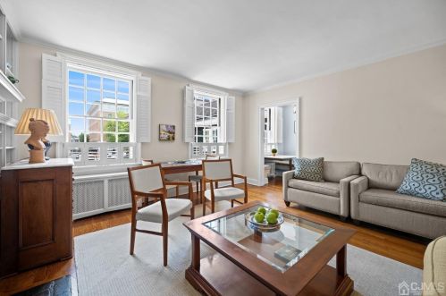 25 Palmer Sq, Princeton NJ 08542-3723 exterior