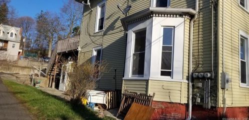 73 Prospect St, New Britain CT  06051-2524 exterior