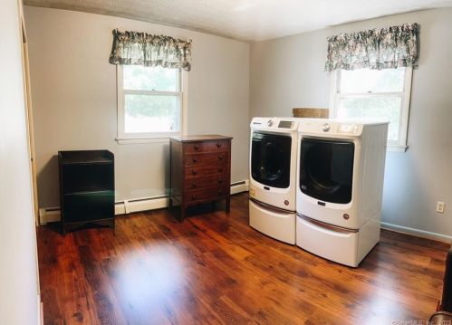 323 Maple St, Killingly CT 06239-1705 exterior