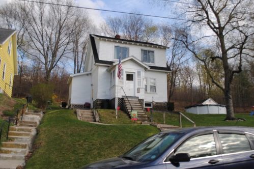 19 Heath St, Worcester, MA 01610-2203