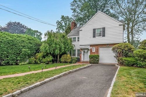 1084 Trafalgar St, Teaneck NJ  07666-1928 exterior