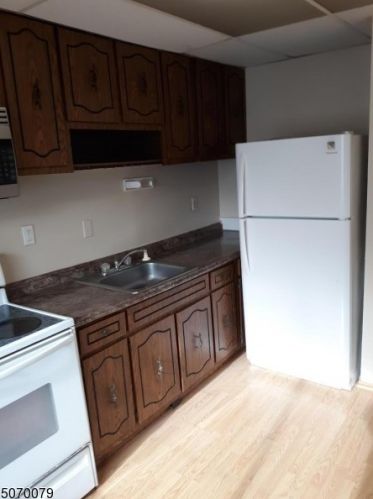 223 Halsey Rd, Parsippany NJ 07054-5209 exterior