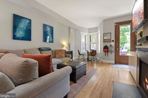 104 7th St, Washington DC  20003-1212 exterior