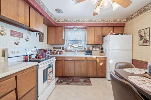 8236 Grantosa Dr, Milwaukee WI 53218-3628 exterior