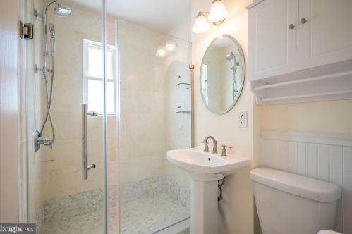 21 Clifford Ave, Alexandria VA  22305-2702 exterior