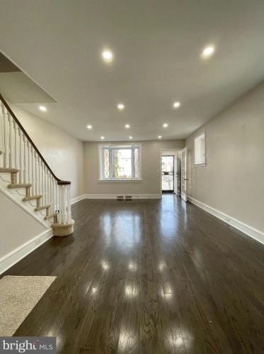 6451 15th St, Philadelphia, PA 19126-3503