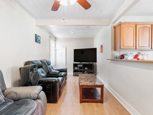 4 Lewis St, Woonsocket RI 02895-1905 exterior