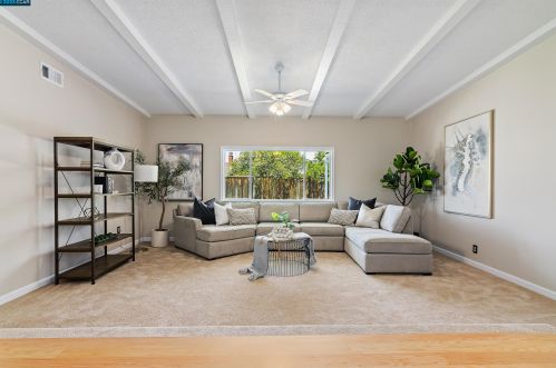 1519 Heartwood Dr, Concord CA 94521-1939 exterior