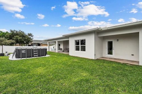 294 Ridgecrest Dr, Fort Pierce FL  34953-8303 exterior