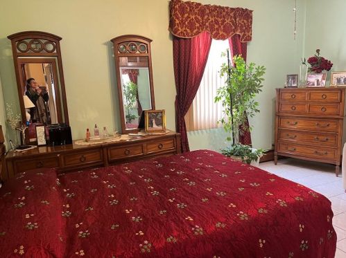 98 Hawkins St, Providence RI 02908-1713 exterior