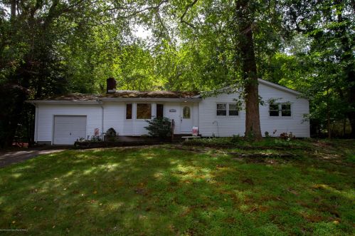 18 Baldwin Ave, Morganville, NJ 07751-9782