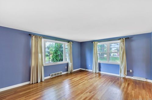 104 Fairview St, Milford CT 06460-4128 exterior