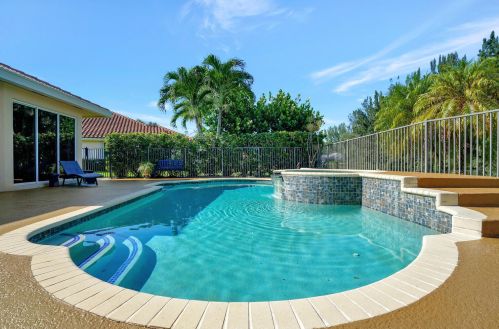 8211 Muirhead Cir, Boynton Beach FL 33472-5064 exterior