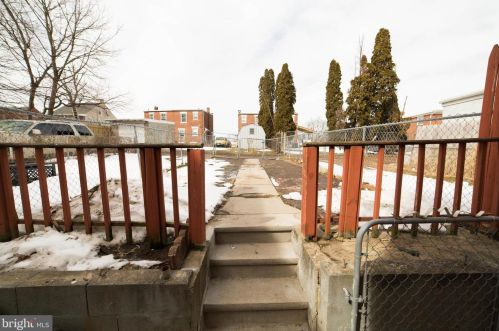 651 Hebrank St, Lancaster PA 17603-5633 exterior