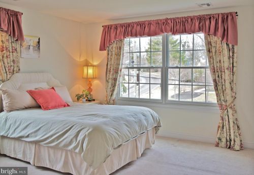 87 Leavitt Ln, Princeton NJ 08540-3921 exterior