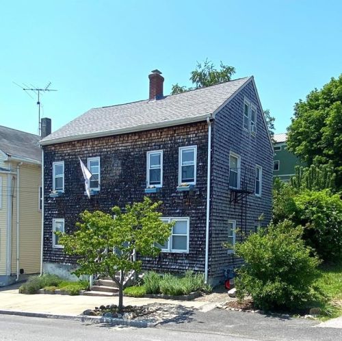 104 Calverley St, Providence, RI 02908-5732