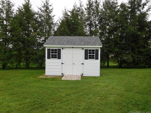 2 Somers Rd, Enfield CT 06082-3226 exterior