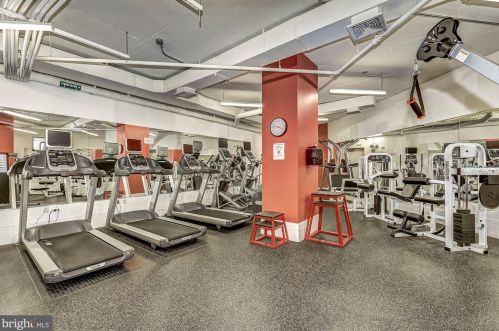 2425 L St, Washington DC  20037-2408 exterior