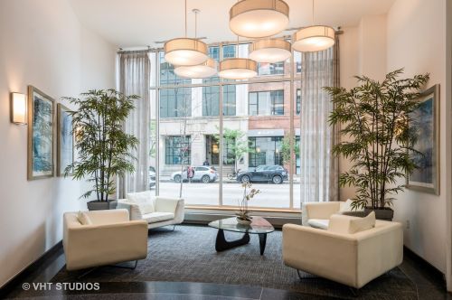 757 Orleans St, Chicago, IL 60654-3514