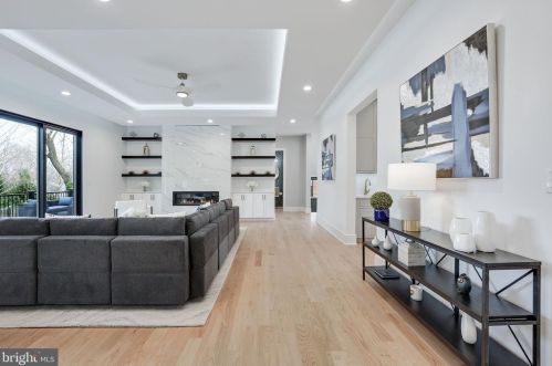 1422 Mayflower Dr, Mc Lean VA 22101-5615 exterior