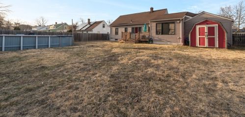 31 Ravenwood St, Springfield MA 01119-2202 exterior