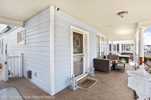 30 Broadway, East Freehold NJ 07728-1813 exterior