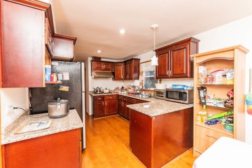 5041 Ainslie St, Chicago IL  60630-2302 exterior