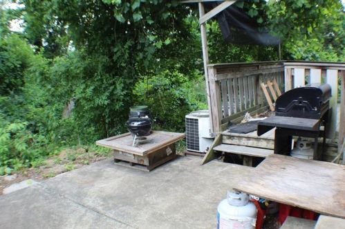 120 Sceneridge Ave, Pittsburgh PA 15227-2725 exterior