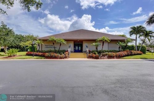 3 Mayfair Ln, Boynton Beach FL 33426-7717 exterior