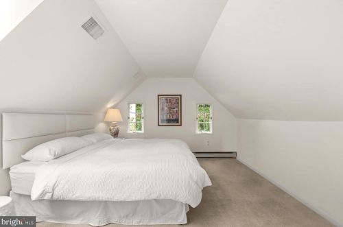 5103 Duvall Dr, Bethesda MD 20816-1871 exterior